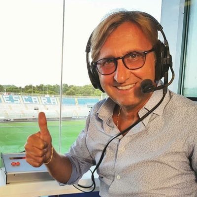 GProtesi's tweet image. Anti juventino, fazioso, provocatore, portatore di violenza negli stadi, falso, giornalista di merda ma peggio ancora : NAPOLETANO. 

Un essere inferiore poche volte visto. Ecco a voi @RafAuriemma 

#DisdettaSkydazn #DisdettaDaznSky #juve #juventus