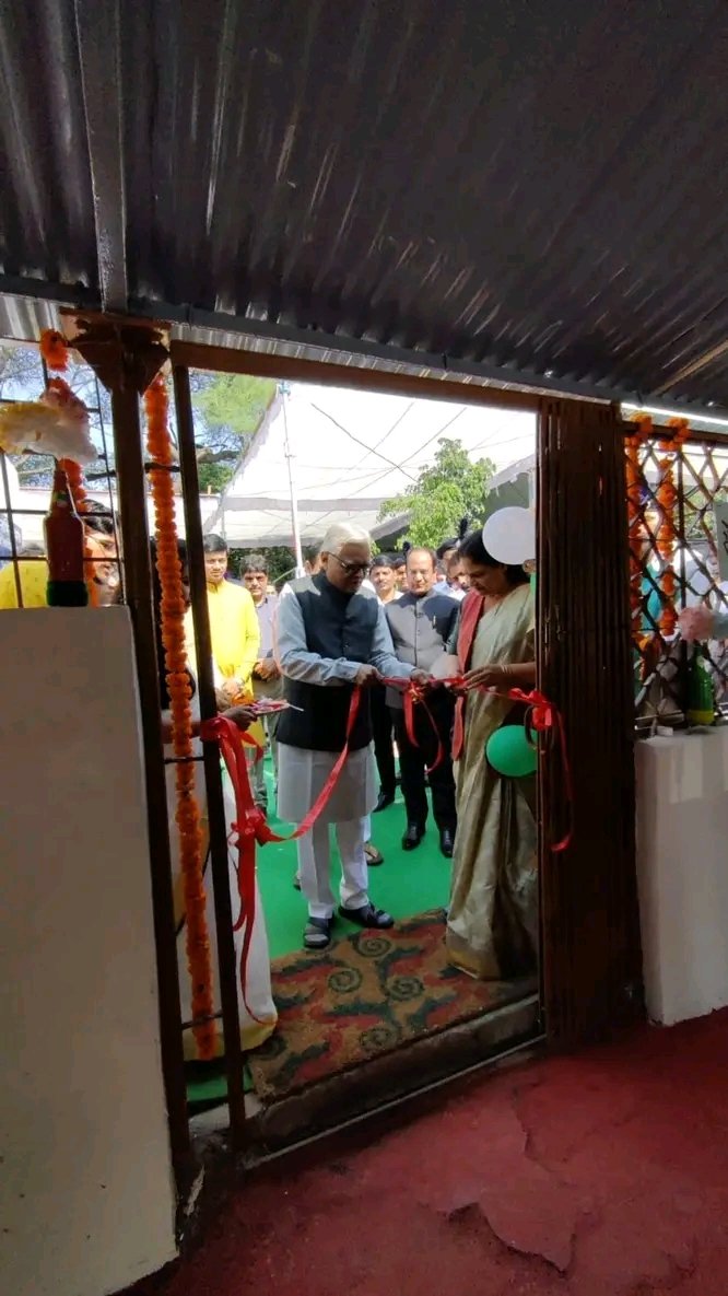 avanti_sahu's tweet photo. In the ocassion of 74th Republic day, HVC @chakrawalalok sir inaugurated the GGV Swabhiman Thali and pride to spread happiness among more than 250 students
@NSSRDBhopal @askabir_ @lanuragthakur @narendramodi @dpradhanbjp @EduMinOfIndia @YASMinistry https://t.co/EgXFZbXNBb