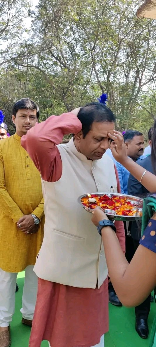 avanti_sahu's tweet photo. In the ocassion of 74th Republic day, HVC @chakrawalalok sir inaugurated the GGV Swabhiman Thali and pride to spread happiness among more than 250 students
@NSSRDBhopal @askabir_ @lanuragthakur @narendramodi @dpradhanbjp @EduMinOfIndia @YASMinistry https://t.co/EgXFZbXNBb
