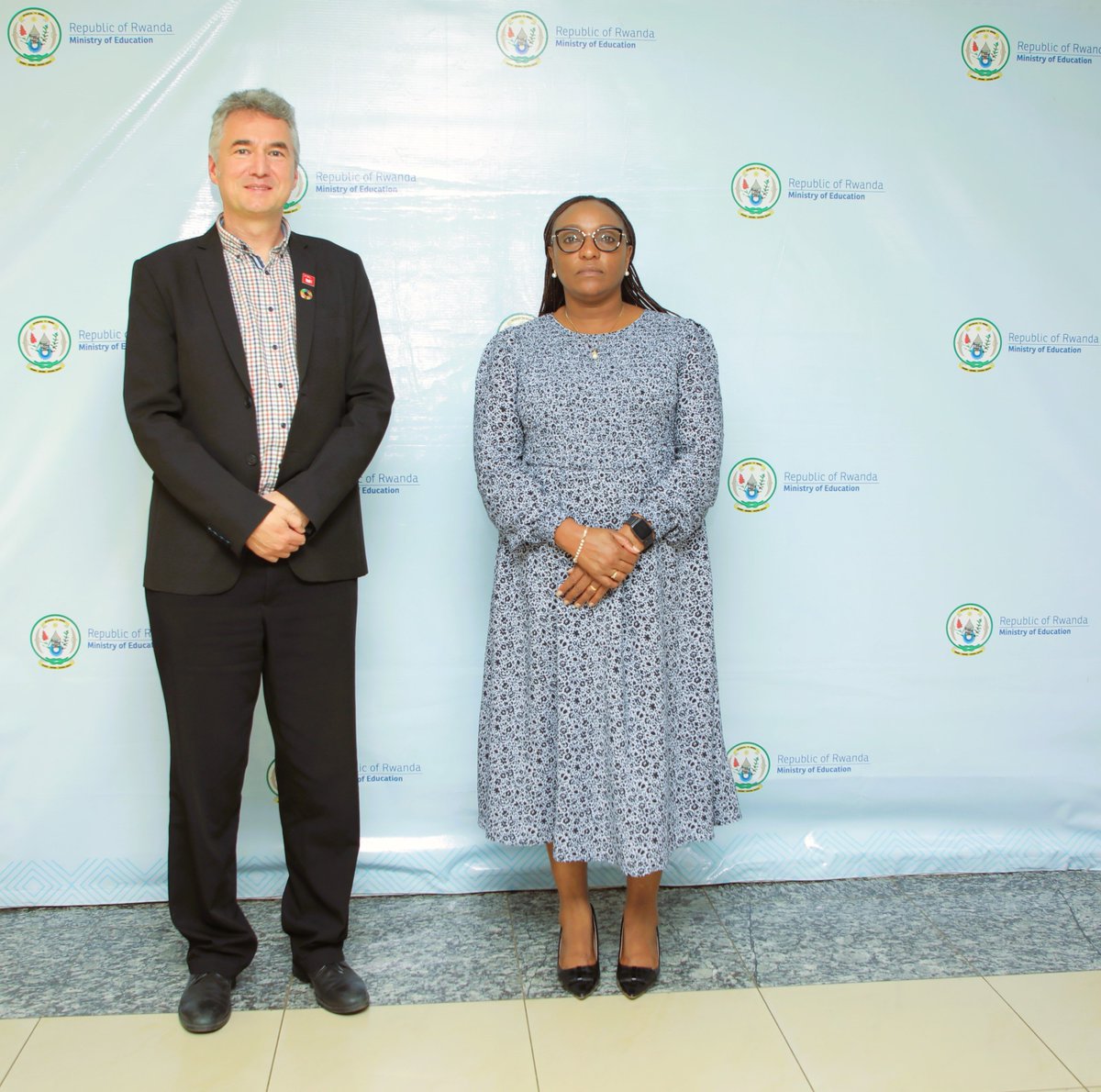 Rwanda_Edu's tweet photo. This morning, Hon. @Dr_Uwamariya received the delegation of @VVOBvzw led by Tom Vandenbosch, Global Director of Programmes. They discussed key updates about the current and future collaborative programmes/projects in the education sector. 
@VVOBrwanda https://t.co/8kZQoWUH9H