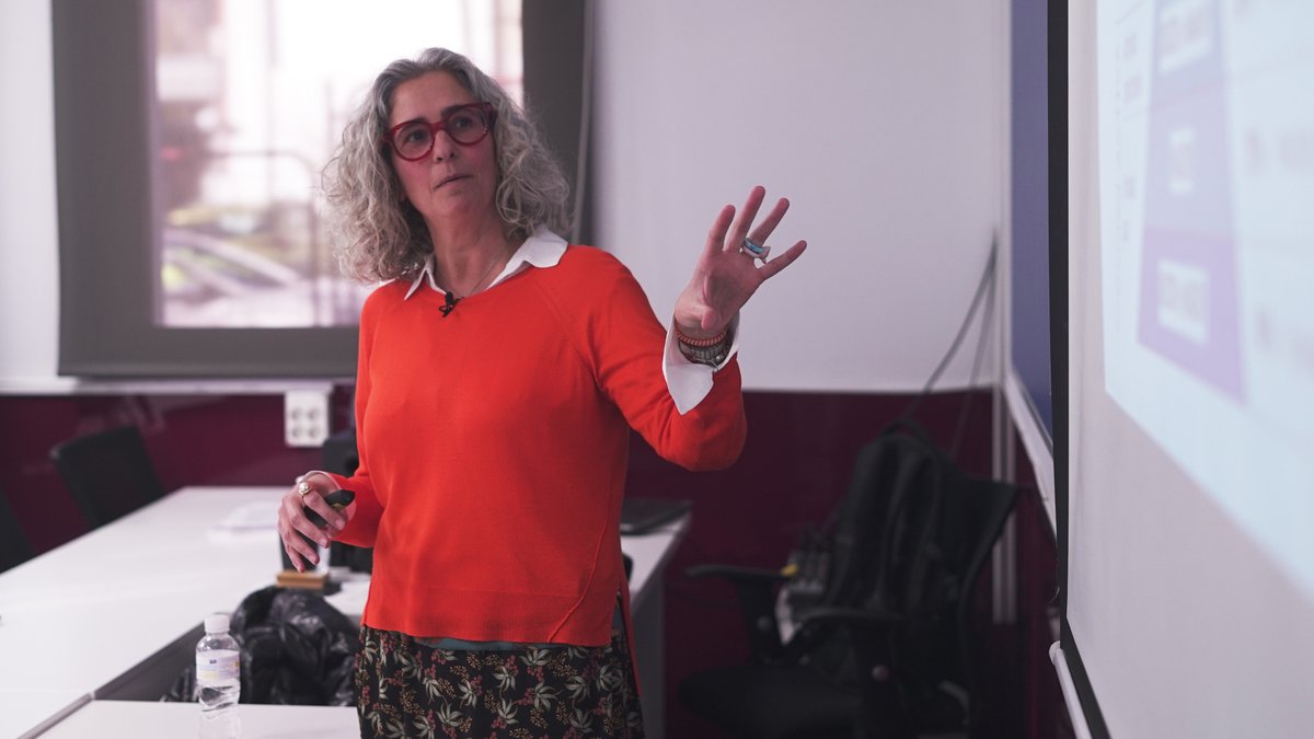EUDEbusiness's tweet photo. #EUDETalks Esta semana en @EUDEbusiness hemos tenido el privilegio de recibir a María Negri, socia fundadora de @MdMentoring. Quien impartió el seminario organizado por EUDE Emprende: "Emprender, ¿por valores o por dinero?". 🤔

⬇¡Aquí alguno de los momentos!⬇ https://t.co/fKfcJzku4o