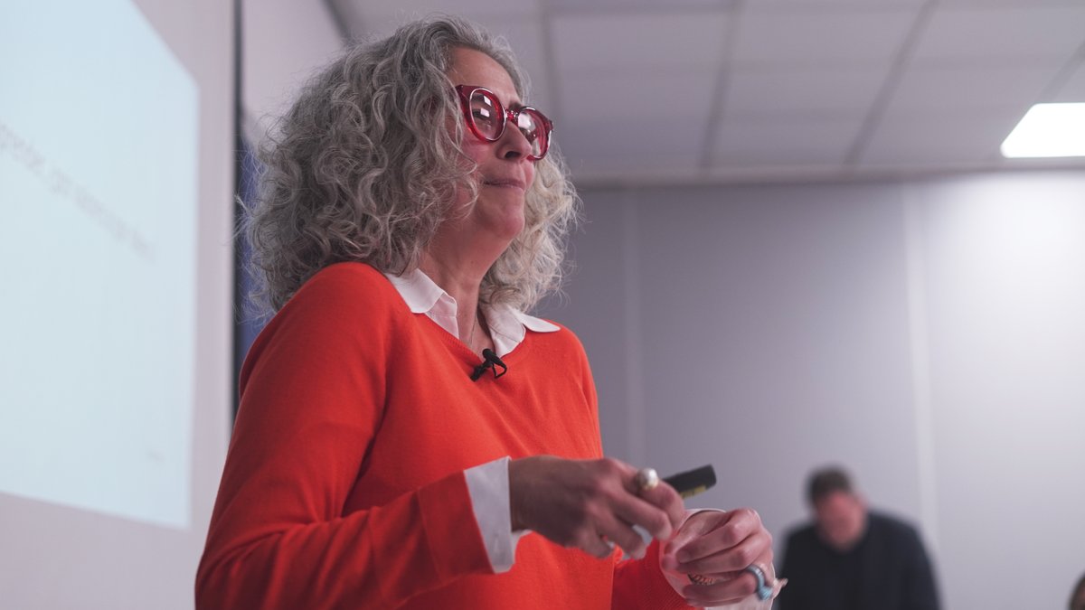 EUDEbusiness's tweet photo. #EUDETalks Esta semana en @EUDEbusiness hemos tenido el privilegio de recibir a María Negri, socia fundadora de @MdMentoring. Quien impartió el seminario organizado por EUDE Emprende: "Emprender, ¿por valores o por dinero?". 🤔

⬇¡Aquí alguno de los momentos!⬇ https://t.co/fKfcJzku4o