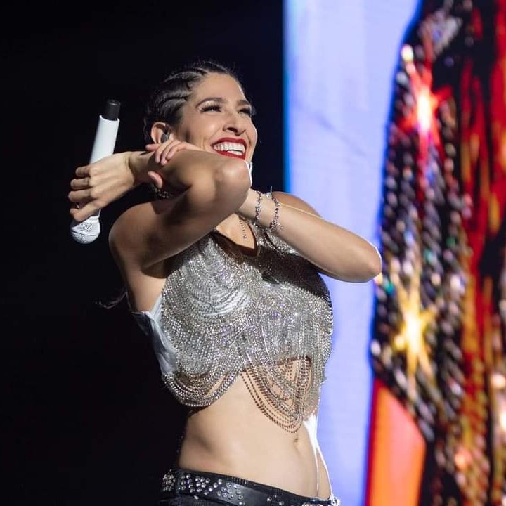 HaAshUruguay's tweet photo. Feliz cumpleaños a nuestra pequeña gigante, al limoncito más dulce del mundo, a quien nos hace reír en cada entrevista o concierto, que tengas un día lleno de amor, felicidad y pastel, te amamos Ashley 🥳🥰 @haashoficial

#HBDAsh https://t.co/ZVyyZUHkYK