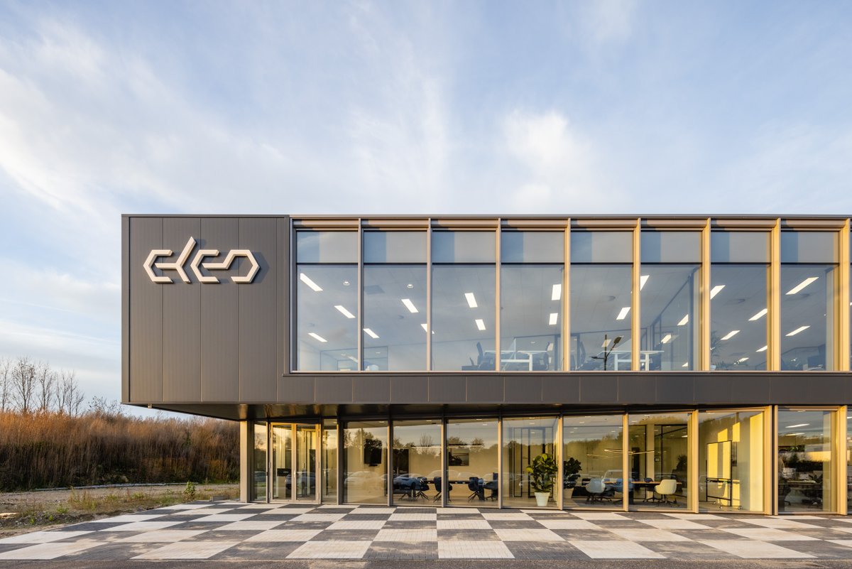 LXarchitecten's tweet image. Gisteren heeft zijne majesteit koning Willem-Alexander samen met de eigenaren van #ELEO hun prachtige kantoor geopend. Wat een eer! LXarchitecten.nl
.
.
.
#ELEO #Yanmar #ELEOTECH #GemeenteHelmond #BouwbedrijfVandeVen #Heesmans #VanStratum #Havic #Forbo #BasePhotography