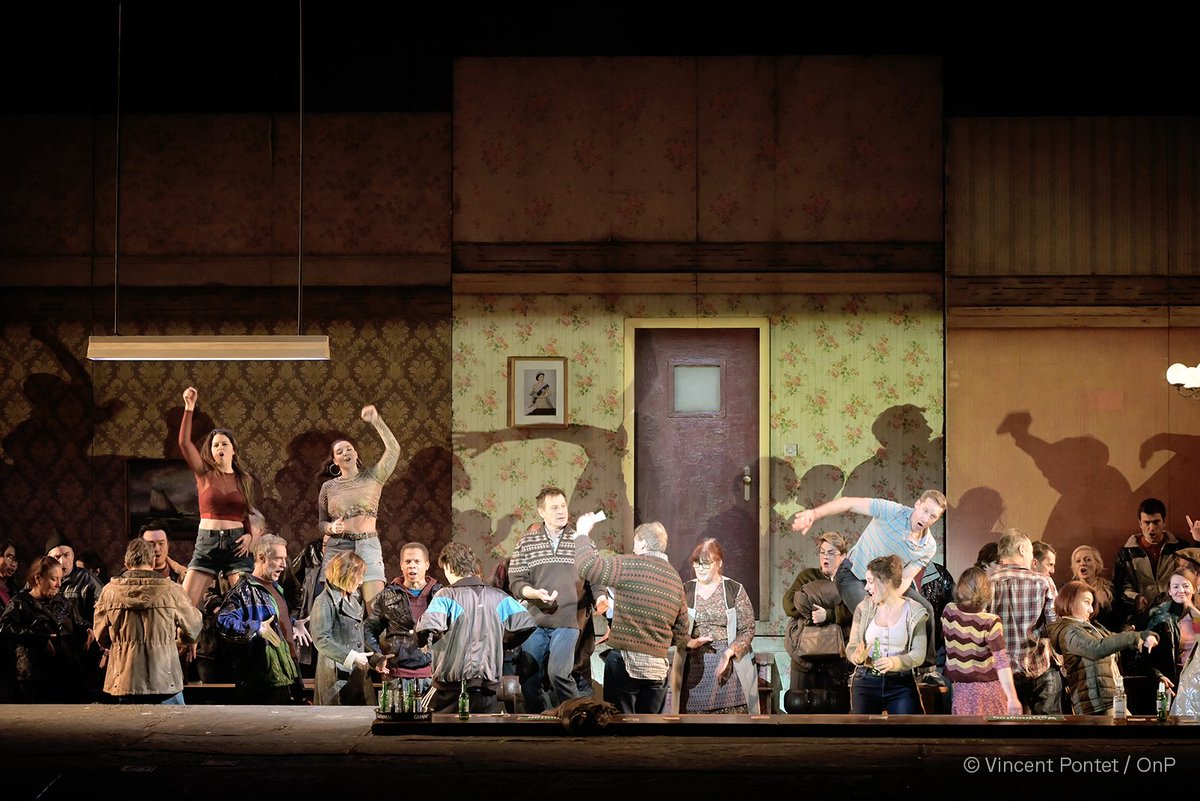 operadeparis's tweet image. #PeterGrimes
Retour sur la Première de l&apos;opéra de Benjamin Britten au Palais Garnier avec Allan Clayton (Peter Grimes), Maria Bengtsson (Ellen Orford), Simon Keenlyside (Captain Balstrode), Catherine Wyn-Rogers (Auntie), et Clive Bayley (Swallow).
bit.ly/3ItF55f