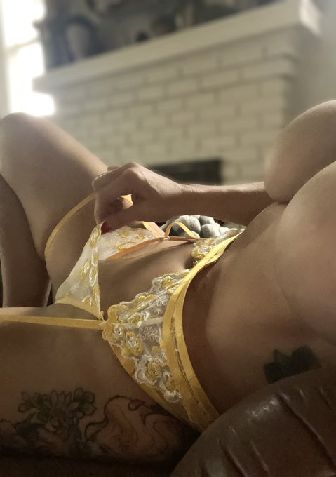 You may be suffering from a lack of Vitamin me 💛&hellip;. 4 days left for January Special..check comments https://t<a href="/tag/girlswithtattoos"class="tags"><span>#girlswithtattoos</span></a><a href="/tag/harleydavidson"class="tags"><span>#harleydavidson</span></a><a href="/tag/bikergirls"class="tags"><span>#bikergirls</span></a>