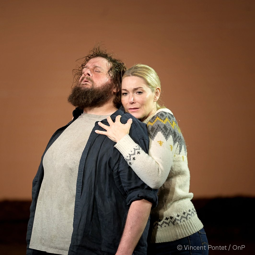 operadeparis's tweet image. #PeterGrimes
Retour sur la Première de l&apos;opéra de Benjamin Britten au Palais Garnier avec Allan Clayton (Peter Grimes), Maria Bengtsson (Ellen Orford), Simon Keenlyside (Captain Balstrode), Catherine Wyn-Rogers (Auntie), et Clive Bayley (Swallow).
bit.ly/3ItF55f