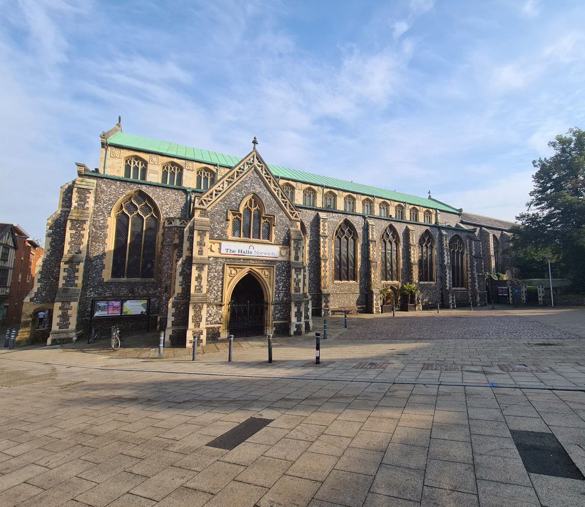 The next Halls Heritage tour is on Wednesday 1st February at 2pm. Join us for a guided walk through centuries of history. This event is 100% free but we would like it if you booked your spot. thehallsnorwich.com/whatson #Norwich