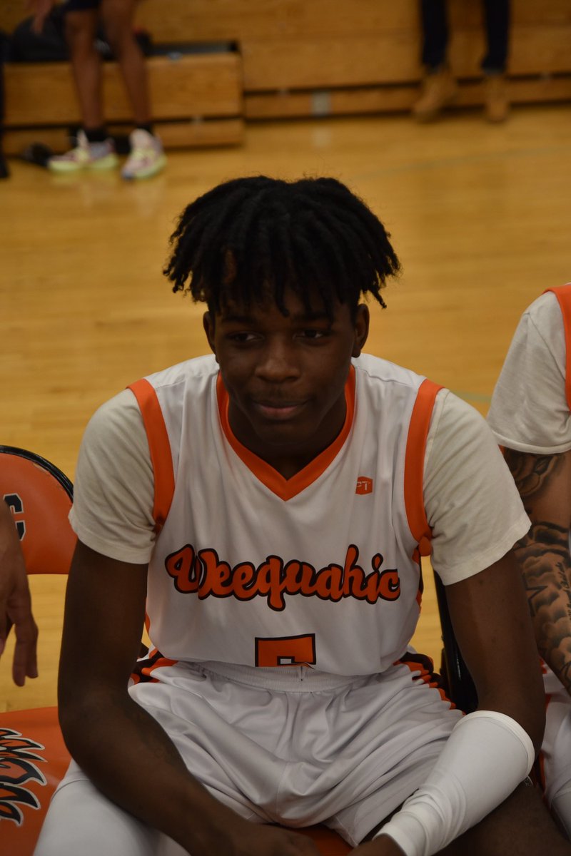 showtime_v5ll's tweet photo. We took a L but we came back from that L and played harder the next game and won 🧡🤎@weequahic_mbb https://t.co/GFvxtjz8fN