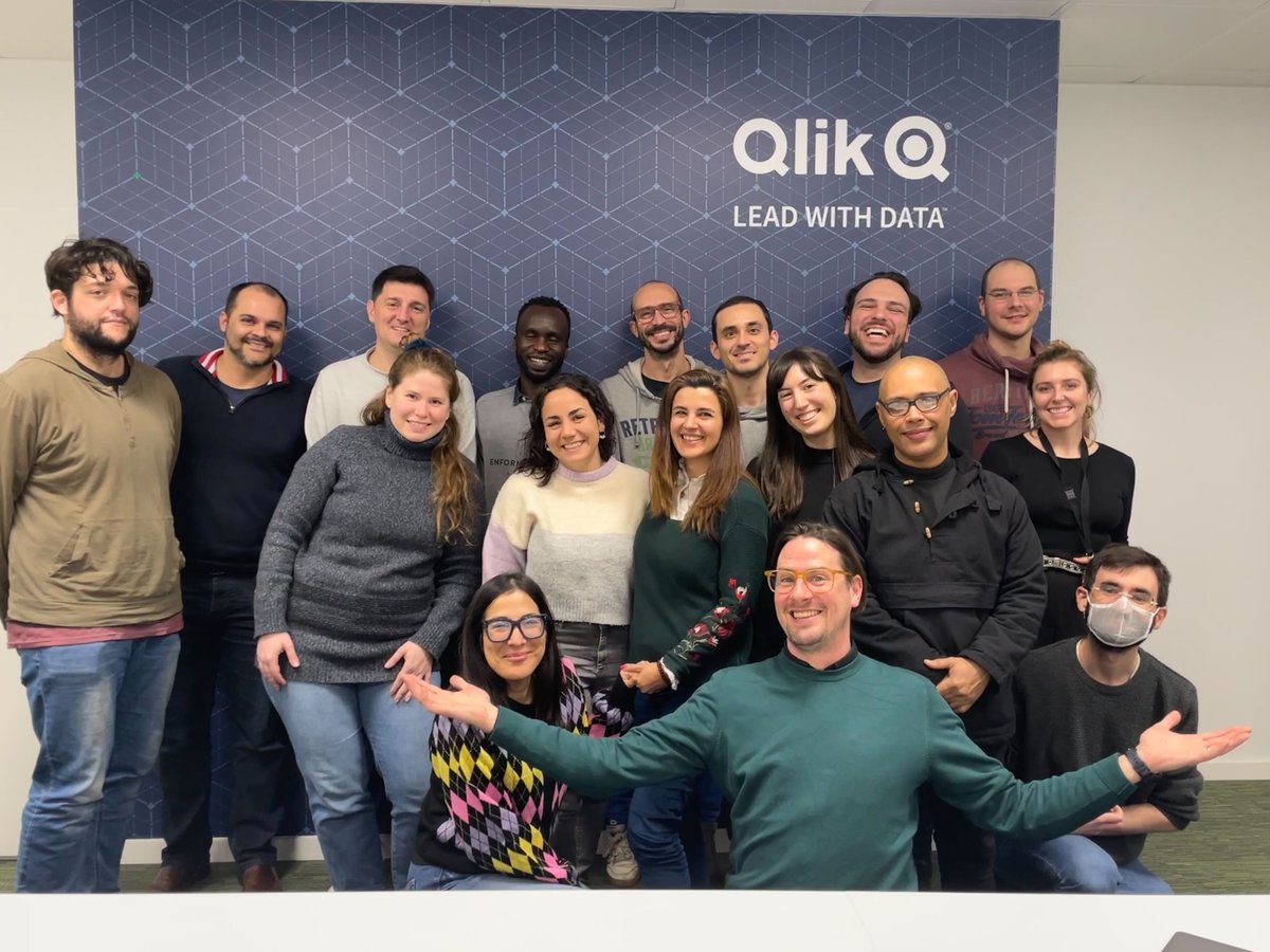 codebarBCN's tweet image. Thank you so much to everyone who came to our workshop last night at @qlik 

We had students learning beginner HTML, Python, PHP and Javascript 💻