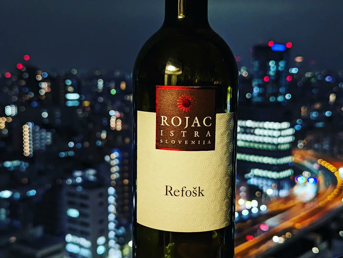 tateomif's tweet photo. 今夜は、ロヤッツのレフォスコ2018年を開けました。
I drank the 2018 Refošk of Rojac this evening.

#Rojac #ロヤッツ #Refošk #Refosk #レフォスク #redwine #赤ワイン #wine #ワイン #Slovenia #スロベニア #スロベニアワイン https://t.co/1s48DkdYgj