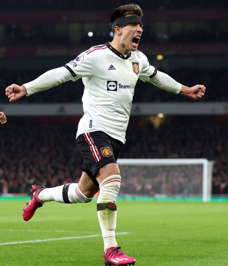 Unreal how Lisandro Martinez has gone from being 'too small for the Premier League' to getting 'best CB in the league' shouts within 6 months. Excited seeing him get the respect he deserves, and more excited he plays for Manchester United ❤️