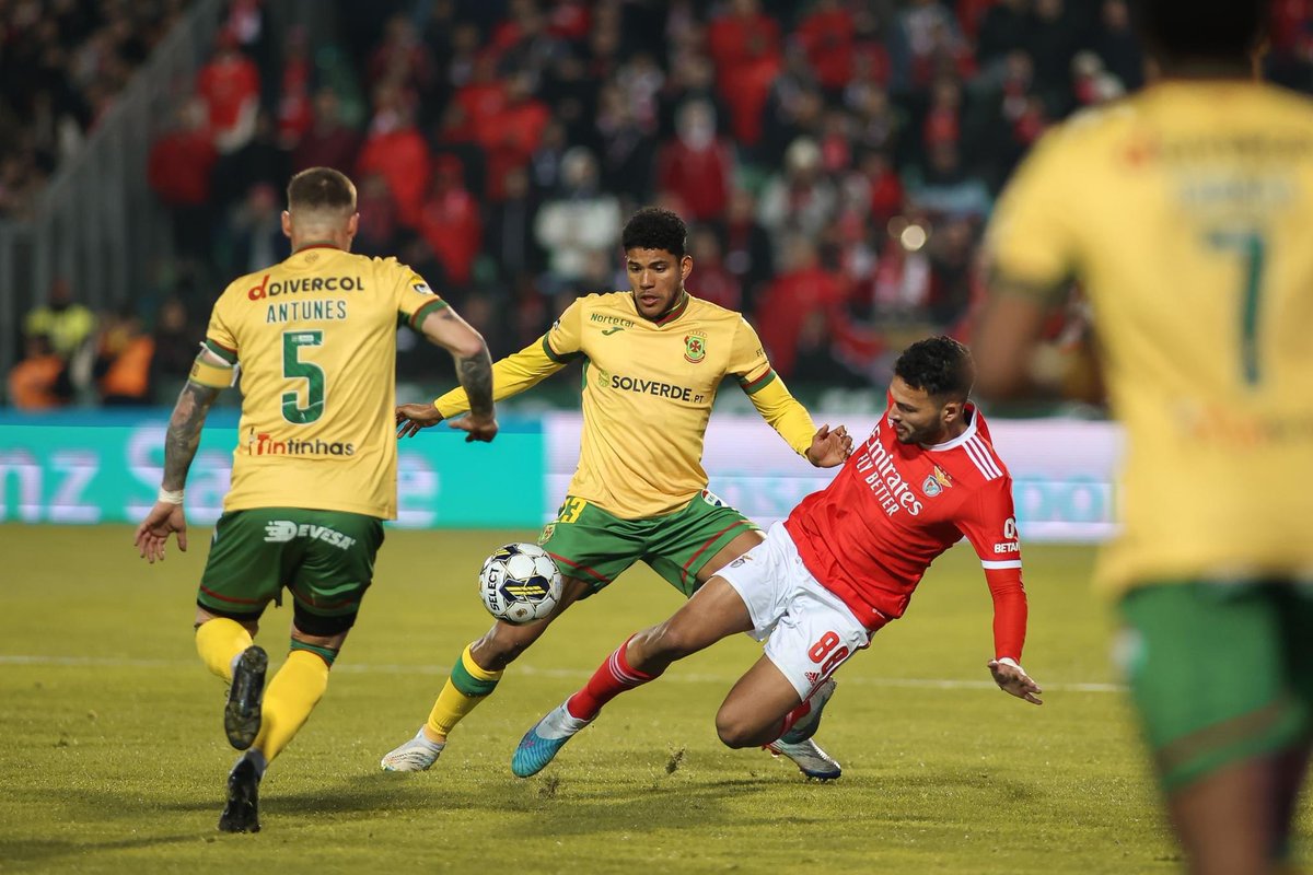 rgfootball_web's tweet photo. 📸 @ErickFerigra 2️⃣3️⃣
#FCPFSLB #PaçosBenfica 🇵🇹
#RGplayers ⚽️ https://t.co/5jcjeGyPyB