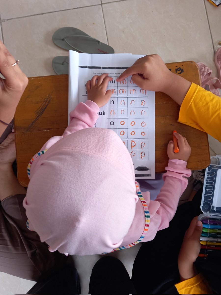 lindakinalu's tweet photo. [PRESENSI KKN BBM 67 UNAIR - Day 18]

Belajar dan bermain bersama SPS Dibee dan pembagian sembako 📦

#UniversitasAirlangga #KKNBBM67Unair #UNAIRWCU #GLOBALSDGs #SDG #UNAIRFORSDGs #unairmengabdi #dibee_kalitengah_lamongan https://t.co/MIdwfIh9tq