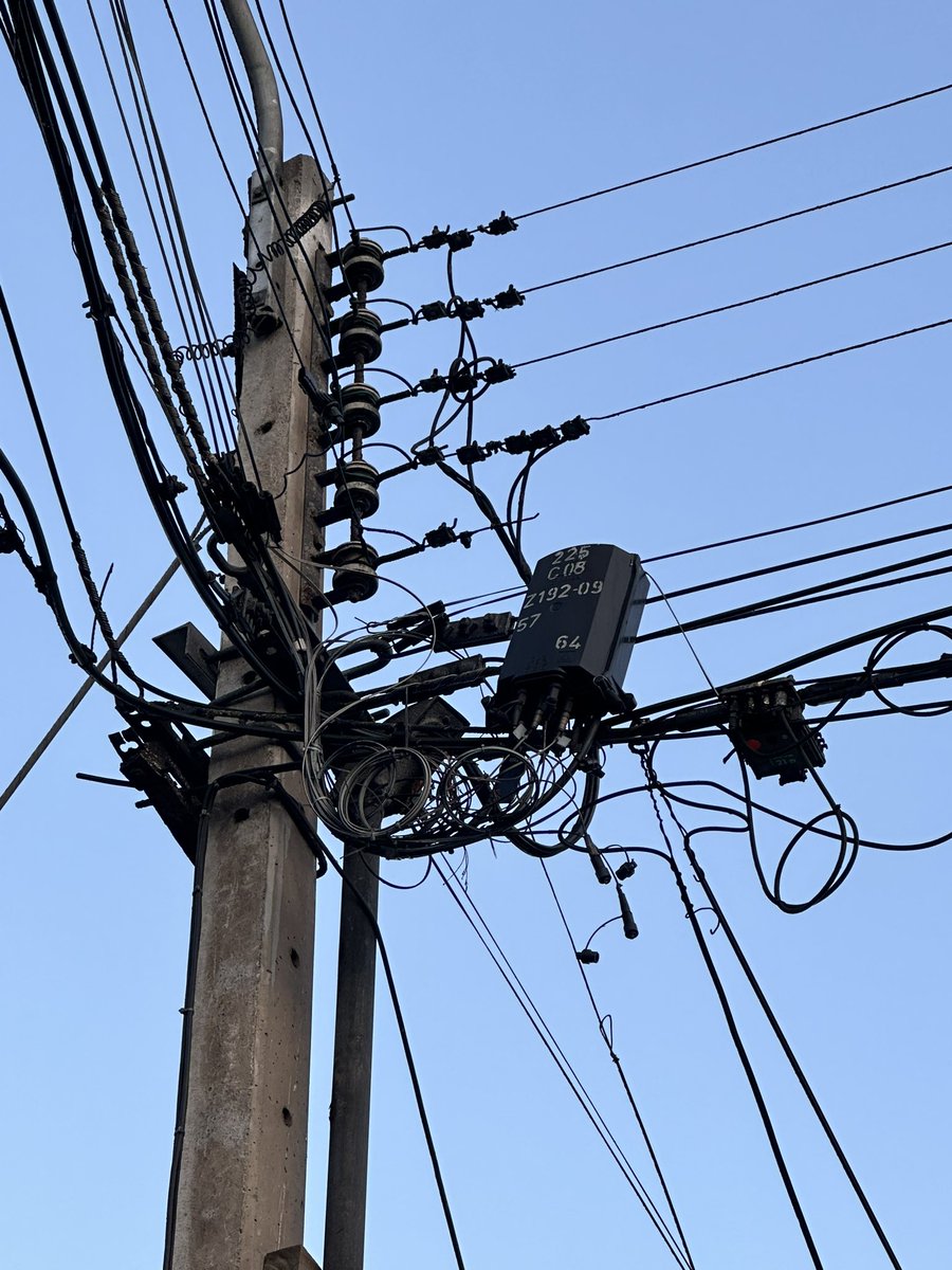zeroxlobo's tweet photo. @AlumbradopIMA @SEC_cl @CGE_Clientes @AntofagastaMuni robo de cable del alumbrado publico en calles de villa los flamencos ( los ñandu ñandu 283 a los ñandu 233 ) y calle tamarugos @haroldrivasm @FmPlusChile https://t.co/jpUcBUujXI