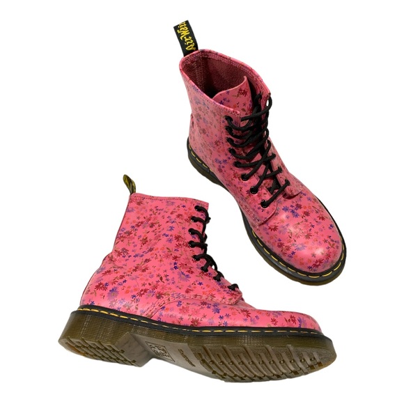 sweetsayuri00's tweet photo. So good I had to share! Check out all the items I'm loving on @Poshmarkapp #poshmark #fashion #style #shopmycloset #izodperformance #drmartens #meettheposher: https://t.co/4vOdiyDREa https://t.co/ivCIfRvXns