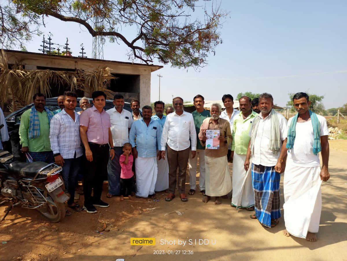 MLNARAYANAIAS's tweet photo. ಹಗರಿಬೊಮ್ಮನಹಳ್ಳಿ ವಿಧಾನ ಸಭಾ ಕ್ಷೇತ್ರದ ನಂದಿಪುರ ಶ್ರೀ ಮಹೇಶ್ವರ ಸ್ವಾಮಿ ದರ್ಶನ ಪಡೆದು ಕ್ಷೇತ್ರದ ಜನತೆಯ ಒಳಿತಿಗಾಗಿ ಪ್ರಾರ್ಥಿಸಿದೆನು. ಇದೇ ವೇಳೆ ಸ್ಥಳೀಯರು, ಮುಖಂಡರನ್ನು ಮಾತನಾಡಿಸಿ ಬಿಜೆಪಿ ಪಕ್ಷವನ್ನು ಬೆಂಬಲಿಸುವಂತೆ ಮನವಿ ಮಾಡಿದೆನು.
#hagaribommanahalli #mlakshminarayanias #nandipur #bjp #boothlevelcampaign https://t.co/HC3E0eqfdx
