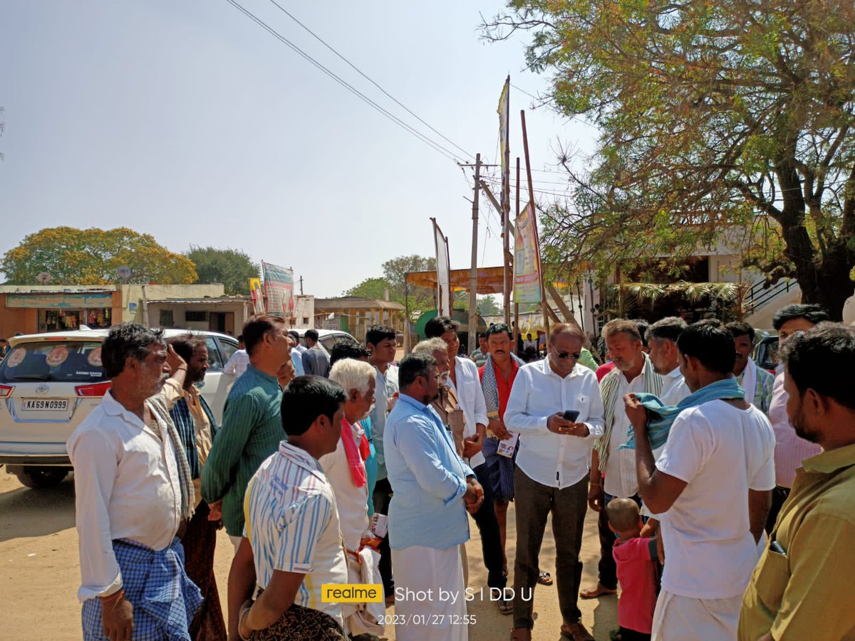 MLNARAYANAIAS's tweet photo. ಹಗರಿಬೊಮ್ಮನಹಳ್ಳಿ ವಿಧಾನ ಸಭಾ ಕ್ಷೇತ್ರದ ನಂದಿಪುರ ಶ್ರೀ ಮಹೇಶ್ವರ ಸ್ವಾಮಿ ದರ್ಶನ ಪಡೆದು ಕ್ಷೇತ್ರದ ಜನತೆಯ ಒಳಿತಿಗಾಗಿ ಪ್ರಾರ್ಥಿಸಿದೆನು. ಇದೇ ವೇಳೆ ಸ್ಥಳೀಯರು, ಮುಖಂಡರನ್ನು ಮಾತನಾಡಿಸಿ ಬಿಜೆಪಿ ಪಕ್ಷವನ್ನು ಬೆಂಬಲಿಸುವಂತೆ ಮನವಿ ಮಾಡಿದೆನು.
#hagaribommanahalli #mlakshminarayanias #nandipur #bjp #boothlevelcampaign https://t.co/HC3E0eqfdx