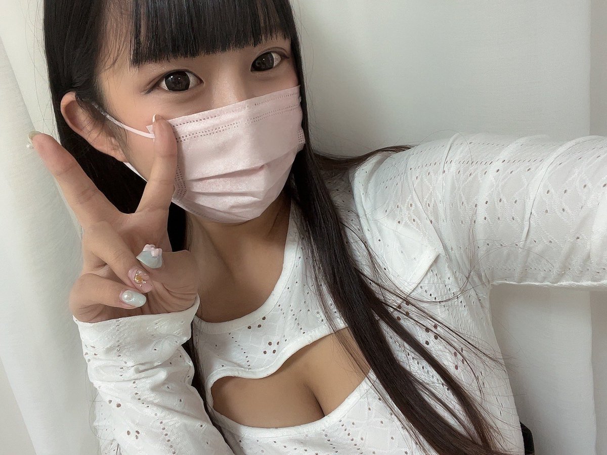 前髪を切りました🤭💓
ほんとはこの長さをキープしたい😳
どうですか？🤗💞💭