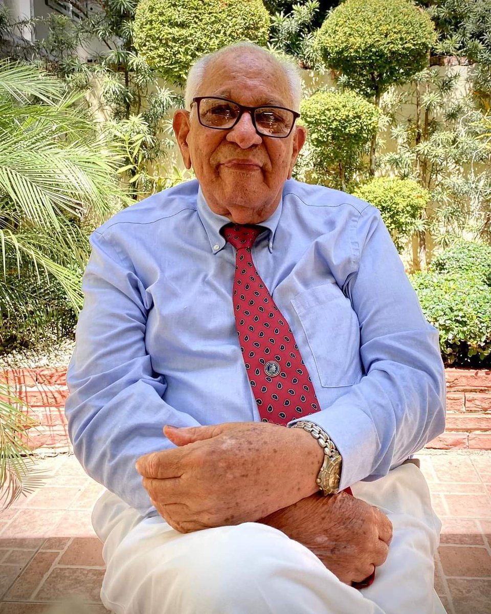 romyvasquez's tweet photo. Con un gran vacío en el 💙 porque no estas fisicamente. Espero en algun momento, acostumbrarme a no verte. Te quiero abuelo. https://t.co/MpDvgFQSqp