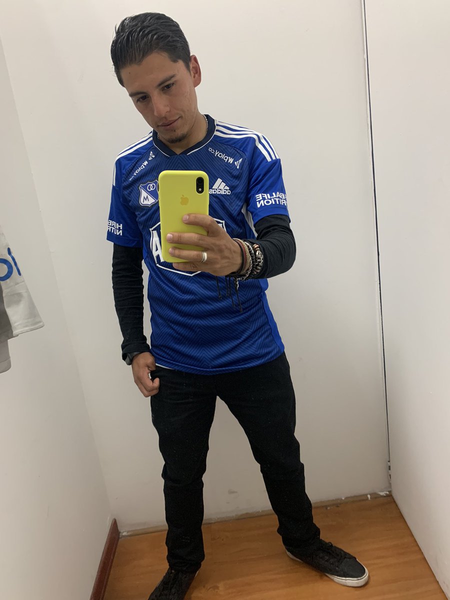 GAMARRA19981's tweet photo. La camiseta más hermosa de todas !!!! 💙💙🤍🤍 https://t.co/SDtkteK31r