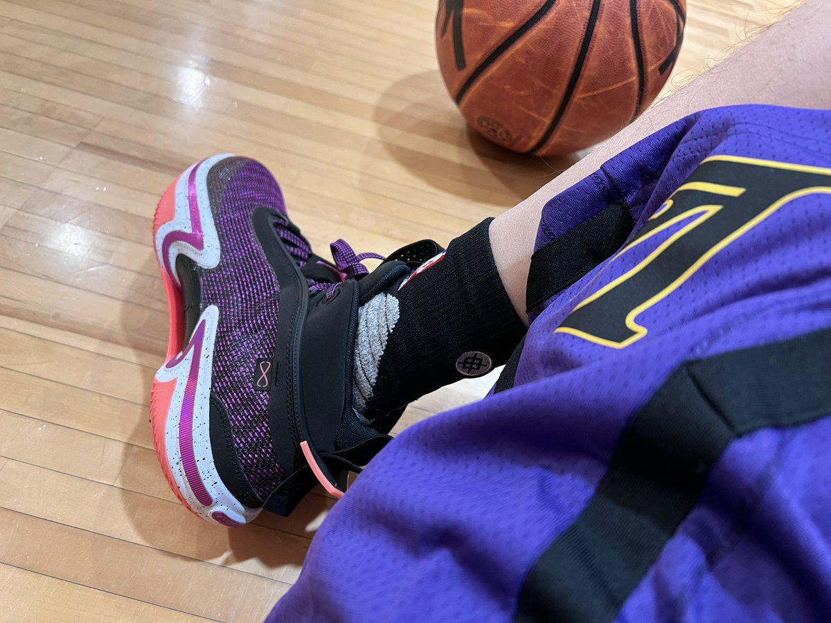 melo15_ou's tweet photo. まさかの八村レイカーデビューと同じ✨
去年?ファーストカラー買っといて良かった💨
#jordan36 https://t.co/cQGxxX8Hzi