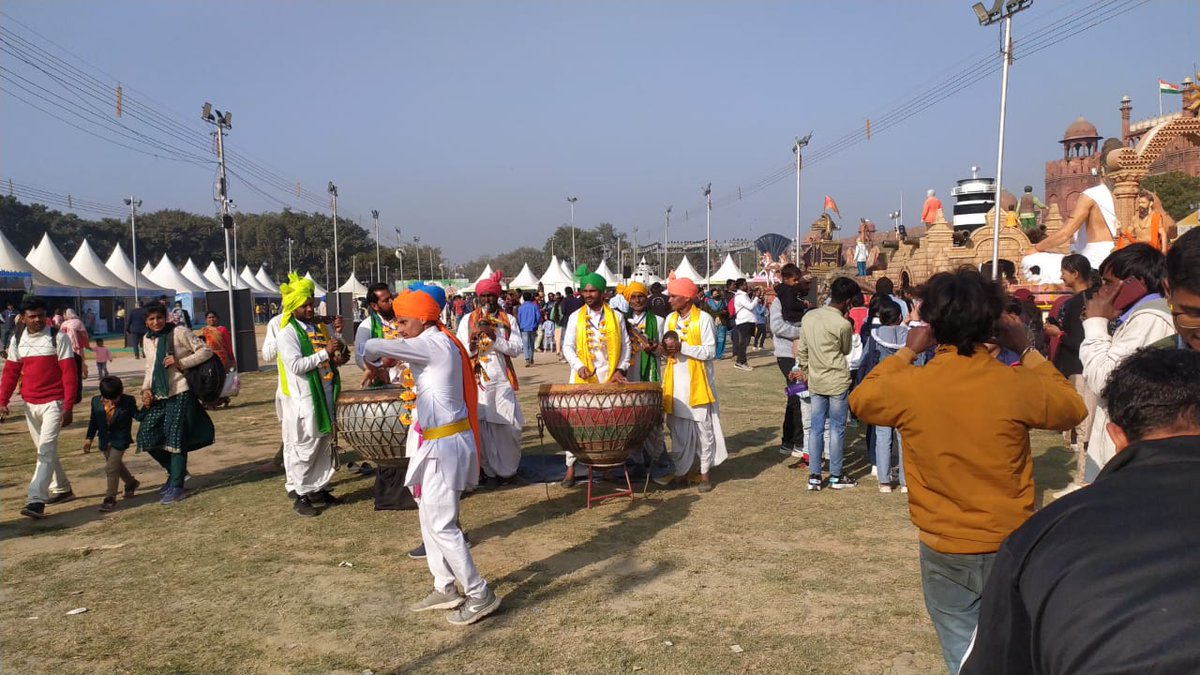 solanki_kunika's tweet photo. Hindustan Ki Jaan Hai Ush Ki Sanskriti...Banjar Se Banjar Dil Ko Bhi..Ush Ki Mehak Matr Se Hi Zinda Karane Ki Kabiliyat Rakhti Hai🥳❤️🥰💕 #SnskritiHindustanKi #DandiSeDelhi #SoltToSoftWare #JawaYezdiMotorcycles https://t.co/1wkyrjAo2u