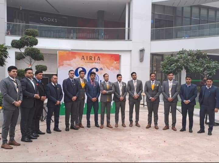 AIHM&CT Alumni Mr Kundan Ray receiving medal and certificate of appreciation for 'Best performance in Mall Management Team-2022'  #AIRIA
Congratulations ! Keep it up
#AWES #IndianArmy #SouthernCommand #IndianNavy #IndianAirforce