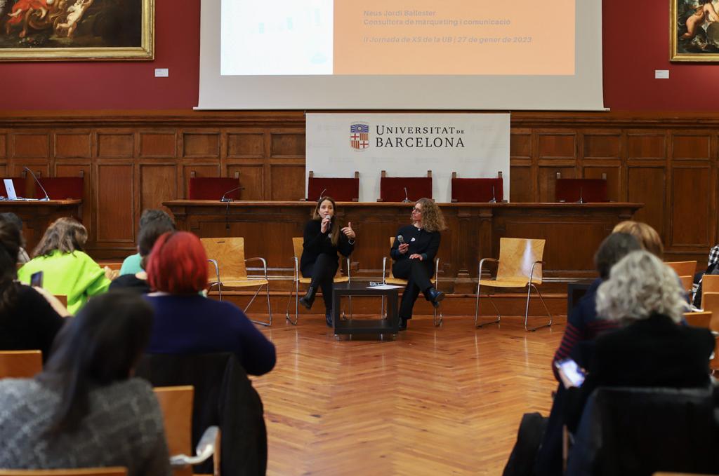 UniBarcelona's tweet photo. #TrobadaXarxesUB | La consultora en comunicació @neusjordi, de @VitamineCAT, ofereix 7⃣ trucs per analitzar les mètriques. 

📉 Quines mètriques són més importants? Ens desgrana les mètriques accionables, que aporten valor perquè ens ajuden a decidir sobre els nostres objectius. https://t.co/QcggwIreaJ