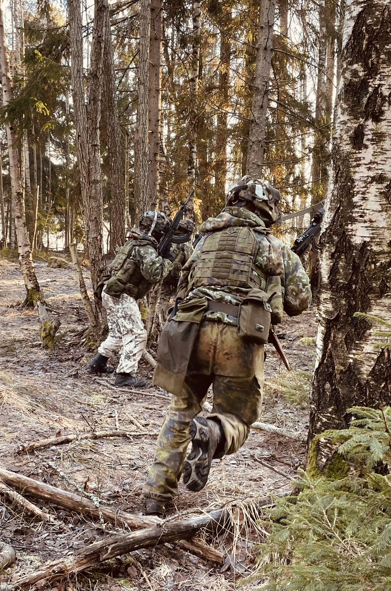 vanska_ville's tweet photo. Rannikkoprikaatin valmiusyksikön hyökkäysammunta. Oli vauhtia, hyvää osaamista ja raamatullinen valo. #SLRR https://t.co/Y5DXROkDng