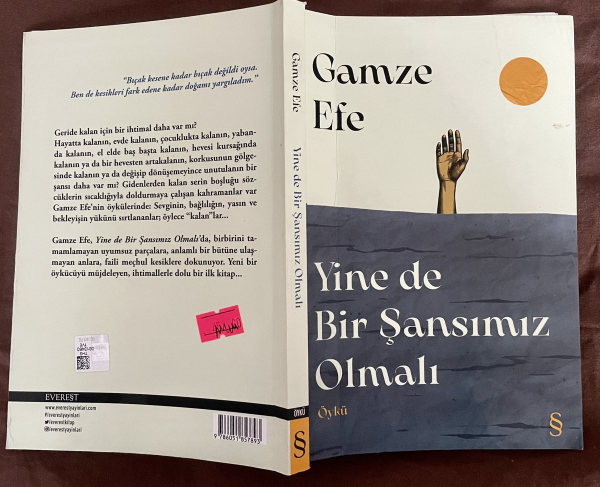 #YinedeBirŞansımızOlmalı severek okuduğum bir kitap oldu. <a href="/gamze_efe_/">gamze efe</a> önemli bir #öykücü olacağını bu kitabıyla haber veriyor. #MetinAltıok şiirine göndermeli #YerleşikYabancı okunmaya değer👏📚 #Aidiyet #kök #göç #yaşnızlıklar ve gündelik yaşantılarımız👁️ <a href="/EverestKitap/">Everest Yayınları</a>