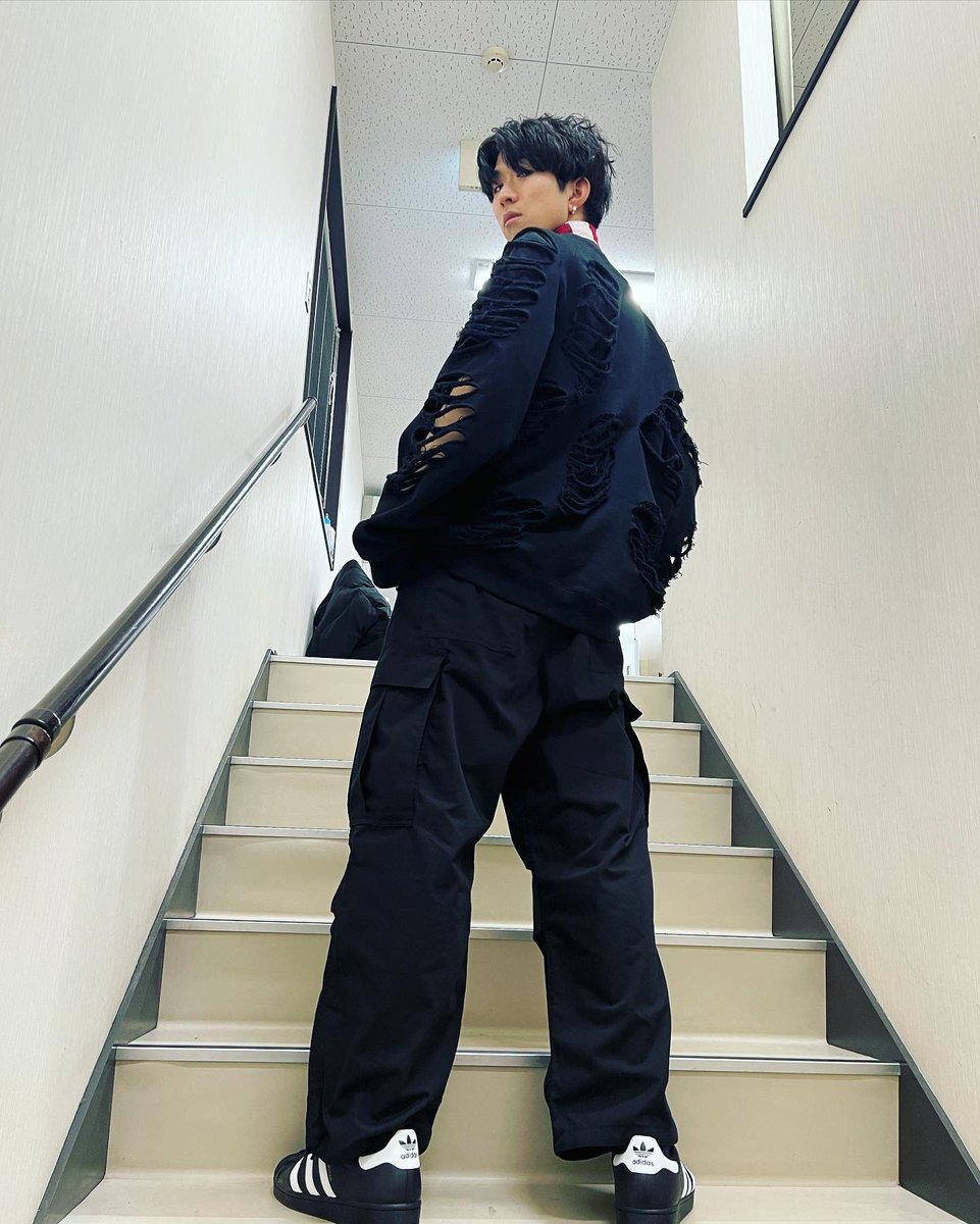 _shota_22's tweet photo. #NovelCore #Untitled_豊洲PIT
衣装が可愛すぎた!😍❤️🔥
ダンサー4人とも今回のグッズのスカーフを衣装として着用しました!✨
ライブ後に余韻に浸りながらパシャリ📸✨
実は、ダンサー4人の衣装に激アツ隠しメッセージが込められている…?🫢❤️🔥
#コアダンサー #Coredancers https://t.co/4ipGVodEma