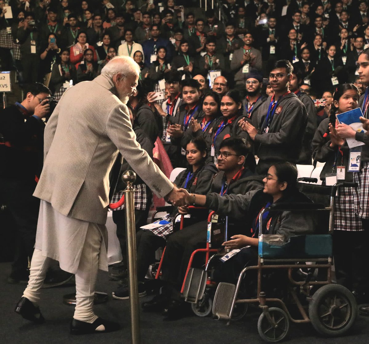 KVS_HQ's tweet photo. Hon'ble PM Sh. @narendramodi shakes hand with special students of #KendriyaVidyalayas as he enters the hall for #ParikshaPeCharcha2023 in Talkatora Stadium.
#PPC2023 #ExamWarriors #ProudKVian https://t.co/0DPsgbnksk