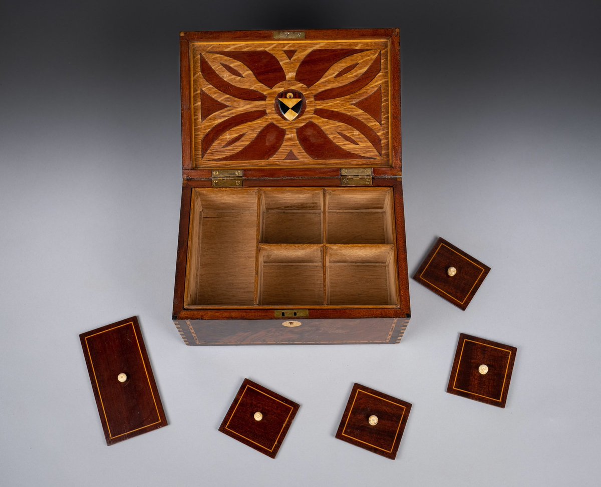 HarAntiques's tweet photo. A fine 19th century inlaid walnut jewellery box with fitted interior. https://t.co/OF9WuUo0aF

#antiques #antiquebox #antiquesboxes #interiorstyling #craftsmanship https://t.co/sQhbv4yCPE