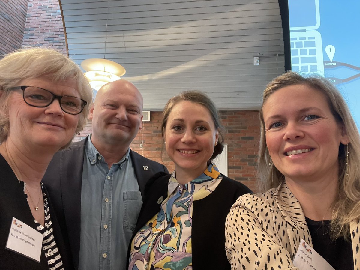 FaKDFormand's tweet photo. Tænk engang! 
1) solskin! ☀️
2) super positivt dialogmøde om sundhedsaftalen 24-27’, hvor @kost_dk @LlVilsb var inviteret med 🌱
Tak til @larsgaardhoj og @SisseMarieWe for velkomsttale &amp; smalltalk. Godt at se jer- også @karinFbach m.fl🙌
3) GOD weekend ☀️
@regionerne @kommunerne https://t.co/gYeqpNijs0