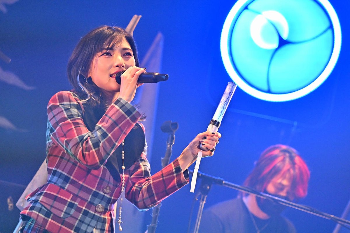 Okada Nana 1st　LIVE　TOUR　2023～TIMELESS　FLAG～ in DRUM LOGOS, Fukuoka

Naachan performed several 48 group songs such as Yuuhi wo Miteiruka and Maeda Atsuko's seventh code. HKT48's Akiyoshi Yuka also made a guest appearance as a local  

nikkansports.com/entertainment/…
