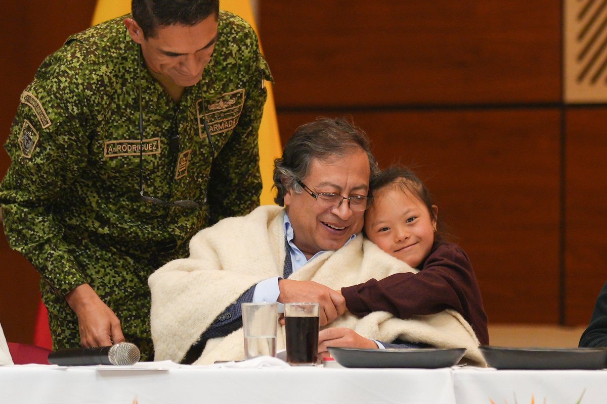 En Duitama, Boyacá. Así un presidente recobra su energía. La política del amor.