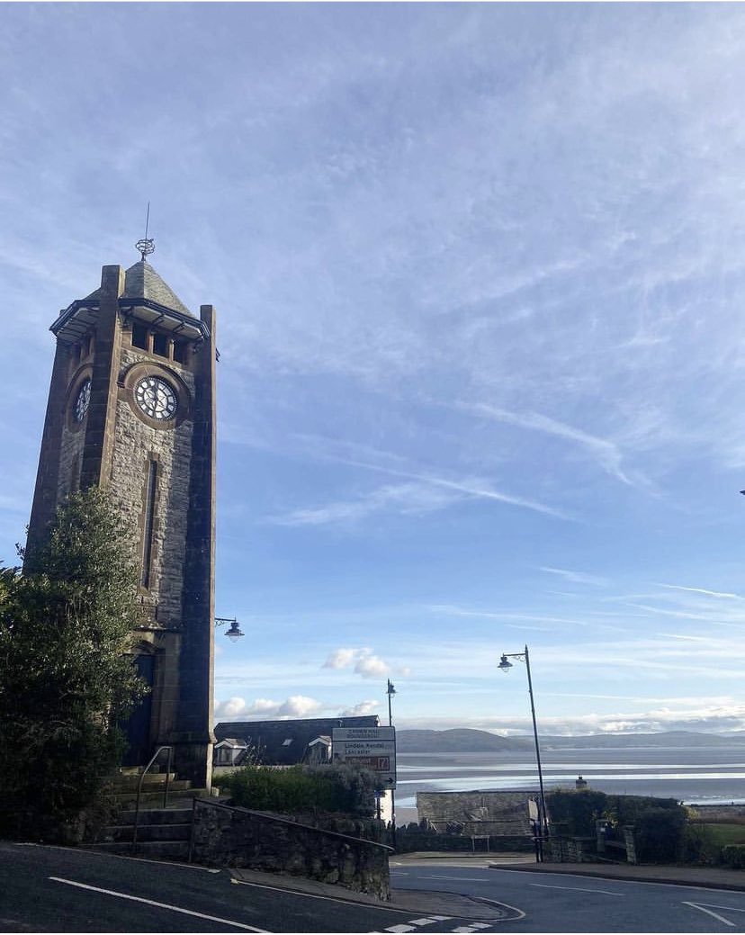 Beautiful blue sky today in Grange ☁️

#Grange #Sunny #Southlakes #Estateagent #sales #lettings #Cumbria #Blue