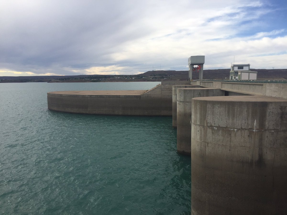 mvtransportate's tweet photo. Central Hidroeléctrica #ElChocon #Neuquen, una de las más importantes de #Argentina, genera el Embalse Ezequiel Ramos Mexia, el lago artificial más grande del país https://t.co/Yp6girm6G1
