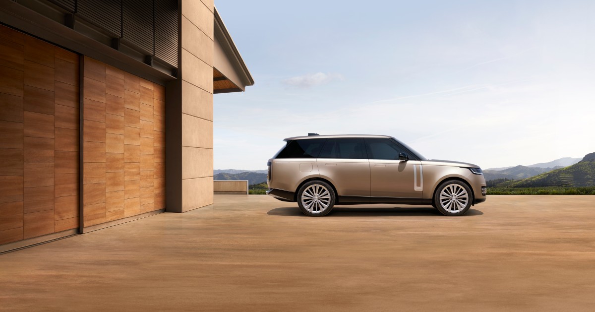 Peerless refinement and luxury. True to its roots and ready for the future, the new Range Rover is available as an extended range plug-in electric hybrid (PHEV) and MHEV option. Explore with a Business Specialist today: ow.ly/VmXS50Mxczs