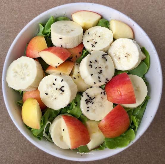 11Against's tweet photo. มื้อเย็น 🍎🍌🥦🥬 https://t.co/HtjAWCJh8K