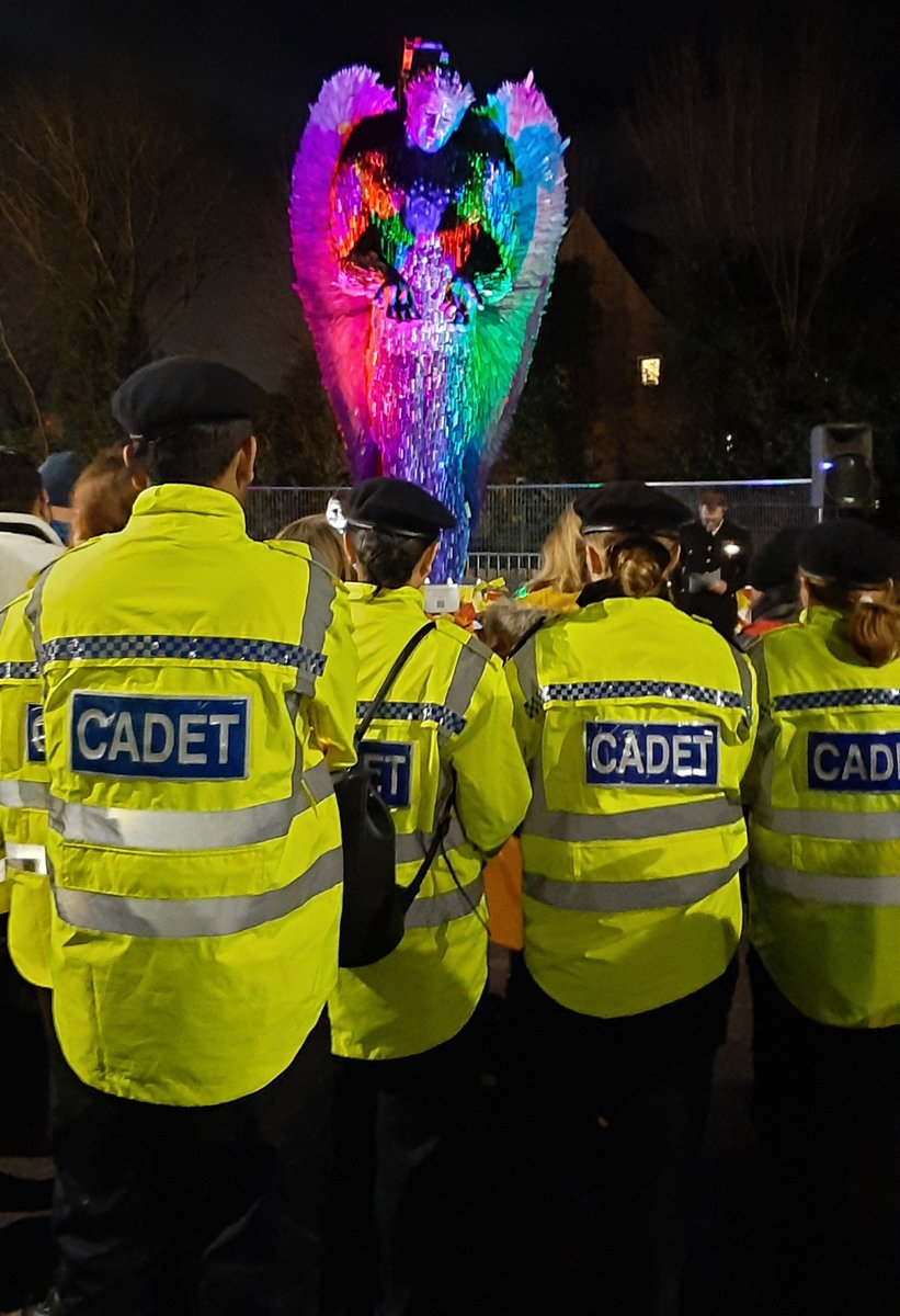 #Slough #PoliceCadets returned to the #KnifeAngel last night for a candlelit vigil.

They joined police officers, members of the community, faith leaders and families who have lost loved ones to knife crime. 

See the Angel at Arbour Park Stadium, SL2 5AY until 31/01/23.

#P6221