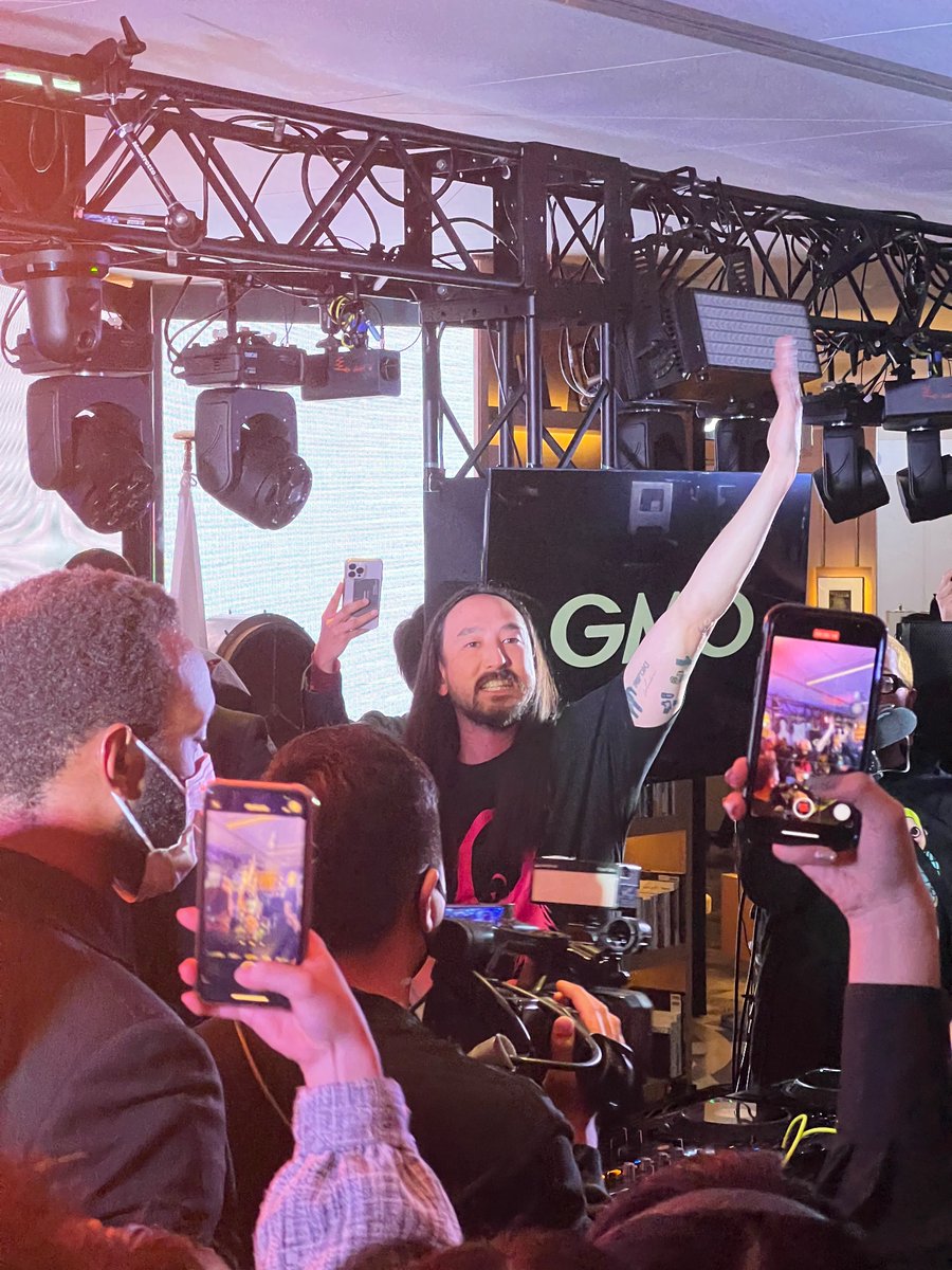 eightharrow's tweet photo. 生スティーブ・アオキ
#サインください
#GMO渋谷FUTURE #GMOSONIC https://t.co/UihRVtaAGV