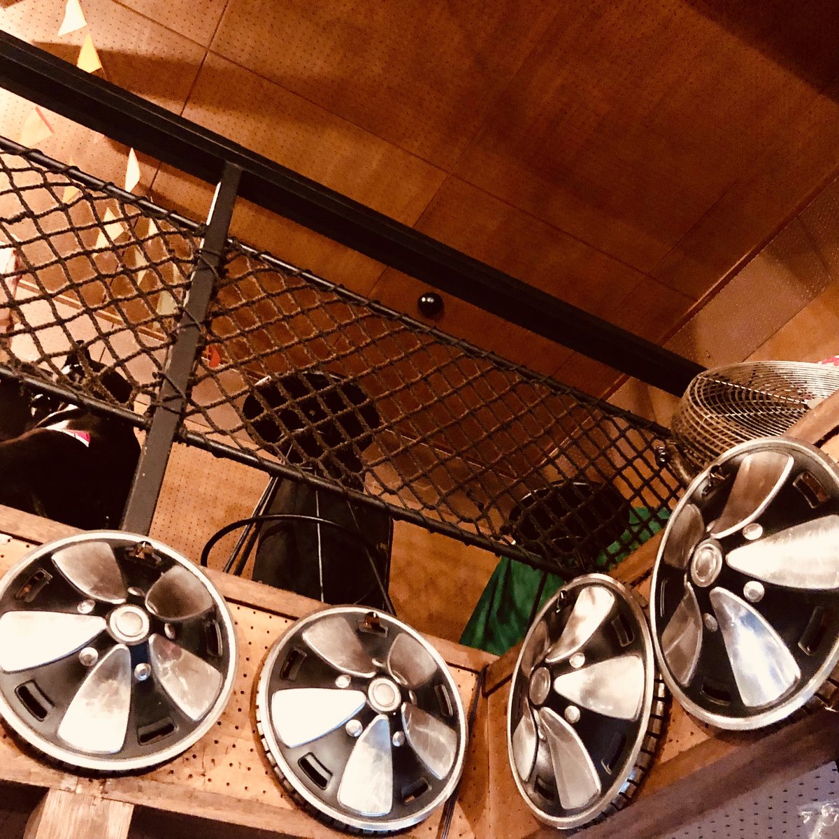vw1200std's tweet photo. 世界で一番醜いホイールキャップを飾る店
#ke30 https://t.co/Q4KbZ2QYSV