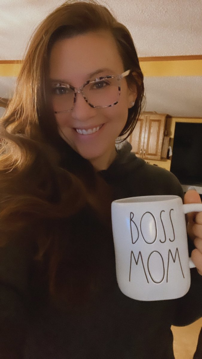 BuffaloBossBabe's tweet image. got that friday feeling ✨make it an incredible day #bossmom