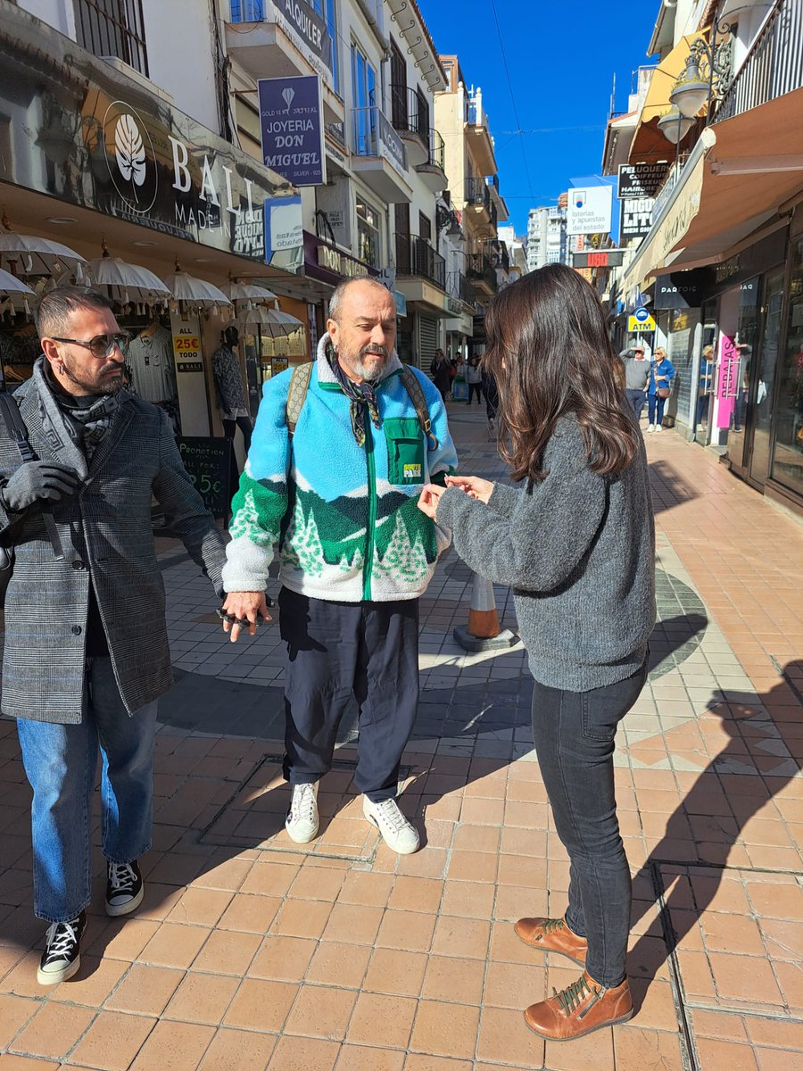Togayther_ES's tweet photo. #Visibilidad #LGTB 🏳️‍🌈🏳️‍⚧️Andalucia Diversidad y Colega Torremolinos recuerdan a las víctimas del #Holocausto repartiendo ‘Triángulos Rosas’

https://t.co/7sTQF30316 https://t.co/qNxip2VODc