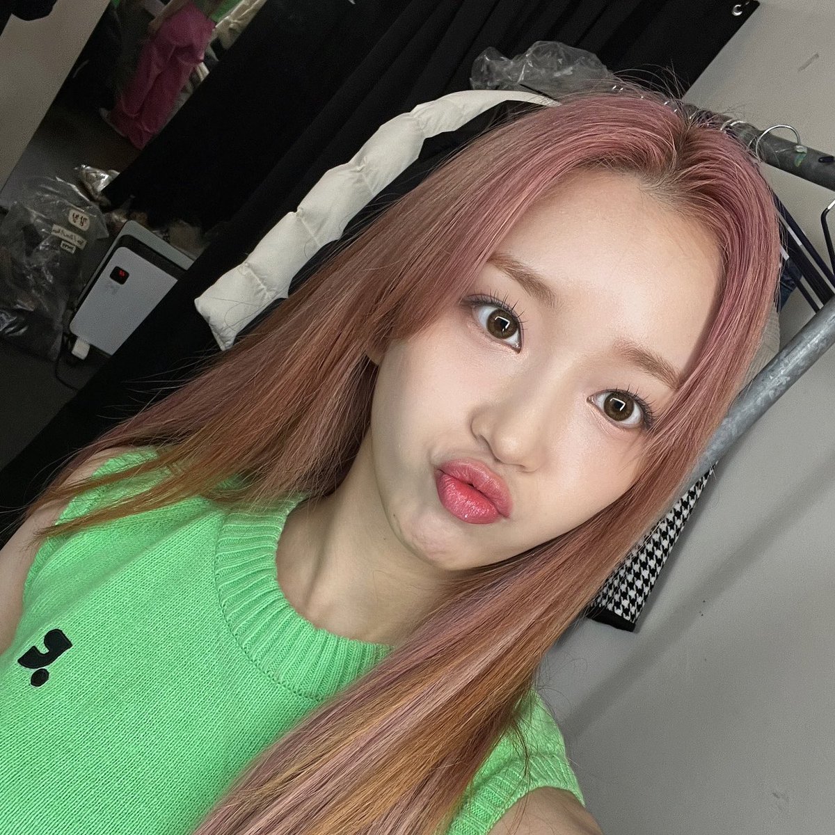 follow <a href="/cyl0v/">kyo</a> pls ty🫡