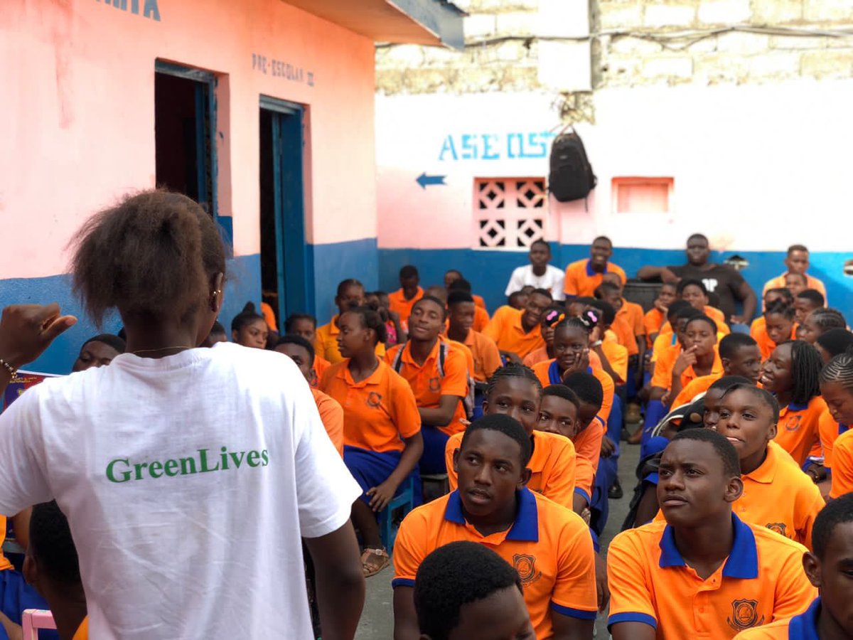 El pasado miércoles 25, visitamos también el centro Padre Labrado; 
La charla consistía en analizar y concienciarles sobre la conexión que existe entre sobreexplotación y #contaminación 

#responsabilidadambiental