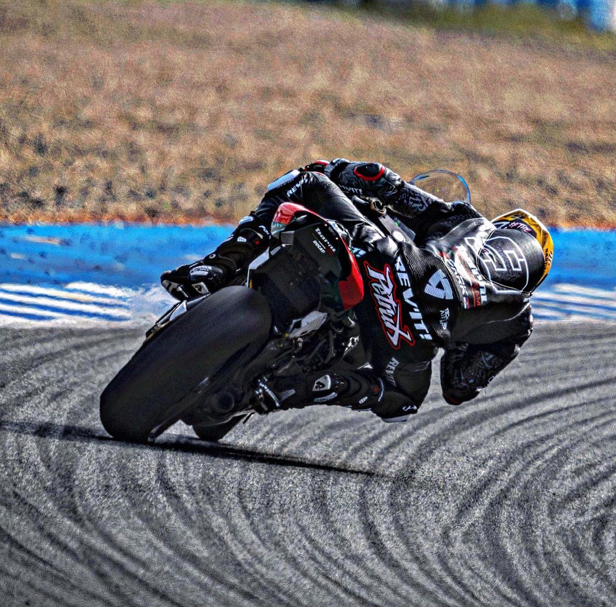 Some sidways riding from the WorldSBK rookie, Danilo Petrucci. 🔥

#WorldSBK #DaniloPetrucci #DP9 #Ducati #BarniRacing #Motorsport #Motorcycle #Ride #Motorbike #Racing #Instamotor #GPINSANITY