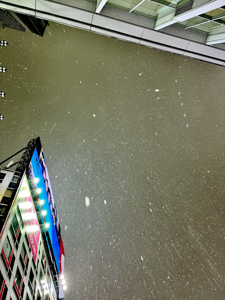 urock_unro's tweet photo. 渋谷に降る雪 https://t.co/QBUjgdzmMH